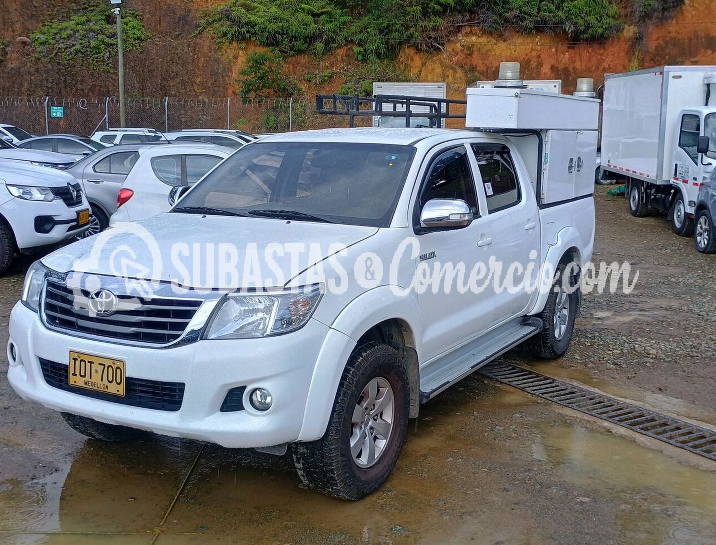 30-R-111-Toyota Hilux nueva 2.7 gasolina dc 4x4 sr5 MOD.2016 IOT700