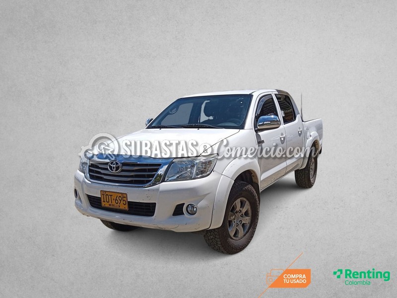2-R-112 Toyota Hilux nueva 2.7 gasolina dc 4x4 sr5 MOD.2016 IOT695