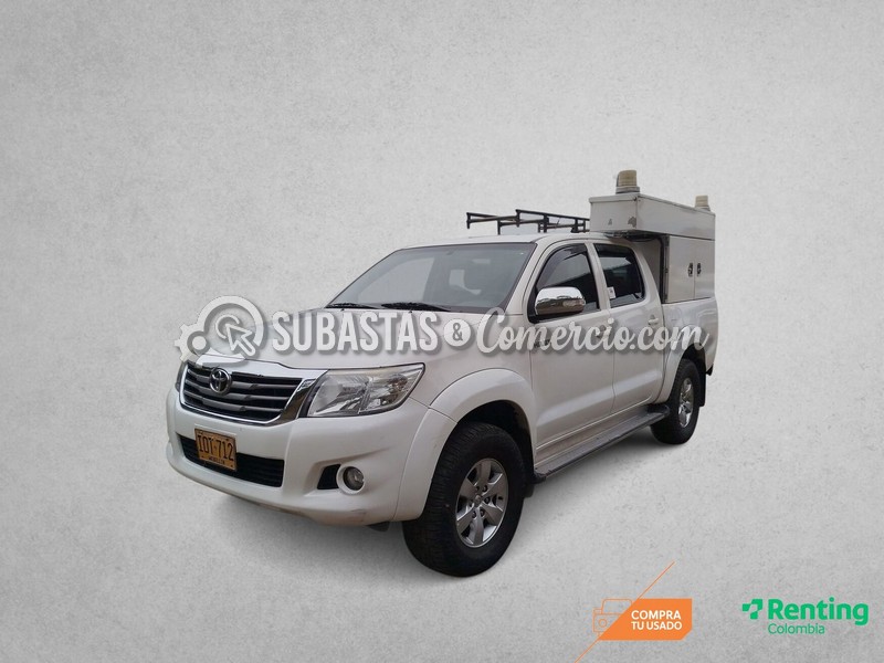 3-R-112 Toyota Hilux nueva 2.7 gasolina dc 4x4 sr5 MOD.2016 IOT712