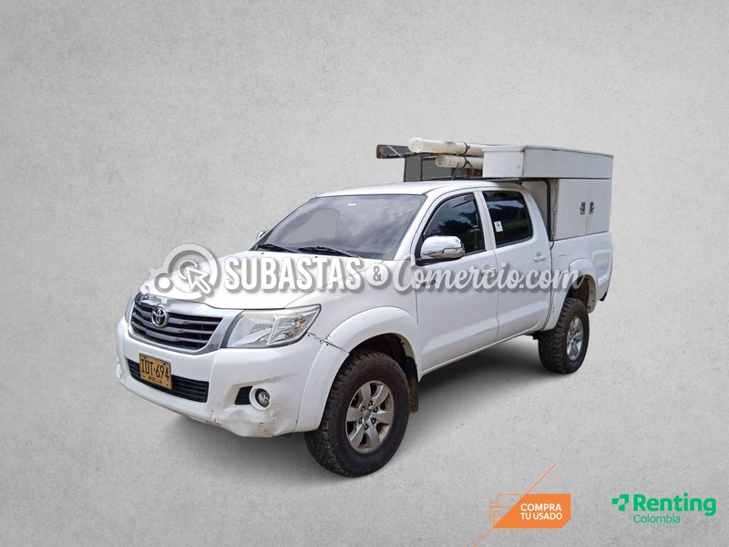 4-R-112 Toyota Hilux nueva 2.7 gasolina dc 4x4 sr5 MOD.2016 IOT694