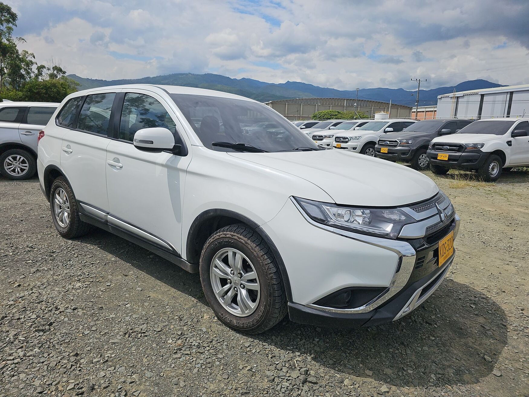 6-R-113 Mitsubishi Outlander kaiteki 2.4 4x4 cvt lx MOD.2022 KOS320