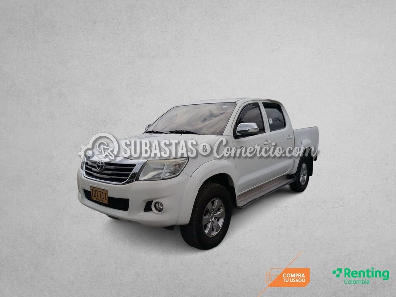 1-R-114 Toyota Hilux nueva 2.7 gasolina dc 4x4 sr5 MOD.2016 IOT711