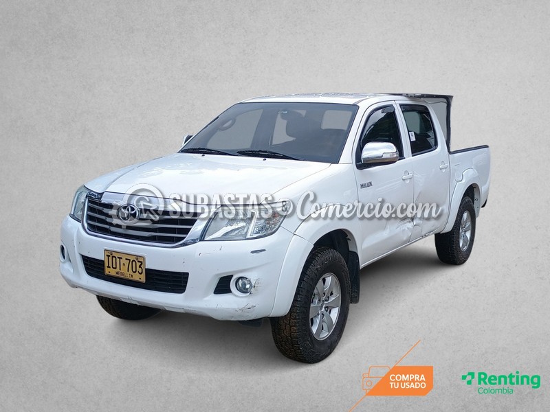 3-R-114 Toyota Hilux nueva 2.7 gasolina dc 4x4 sr5 MOD.2016 IOT703