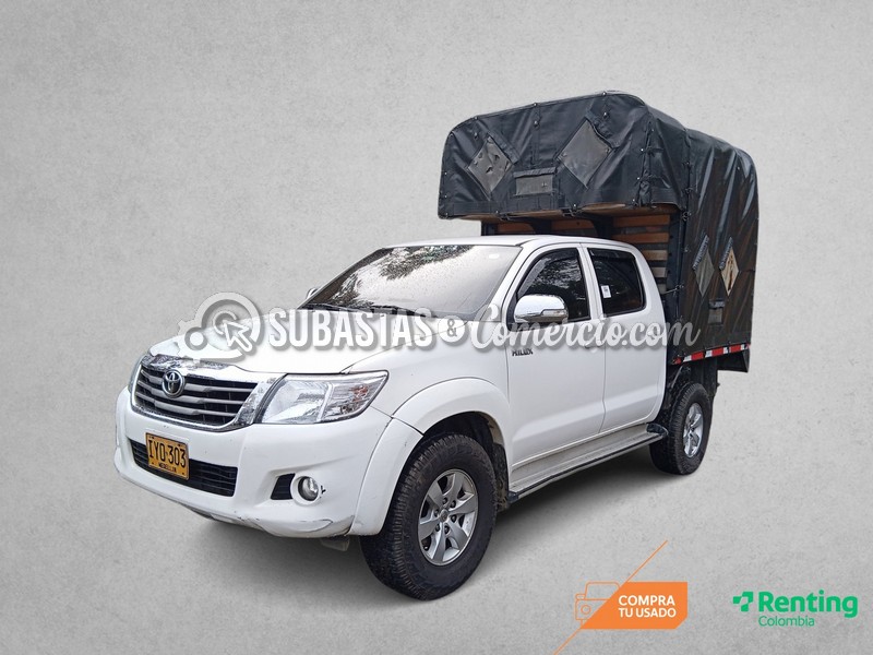 4-R-114 Toyota Hilux nueva 2.7 gasolina dc 4x4 sr5 MOD.2016 IYO303