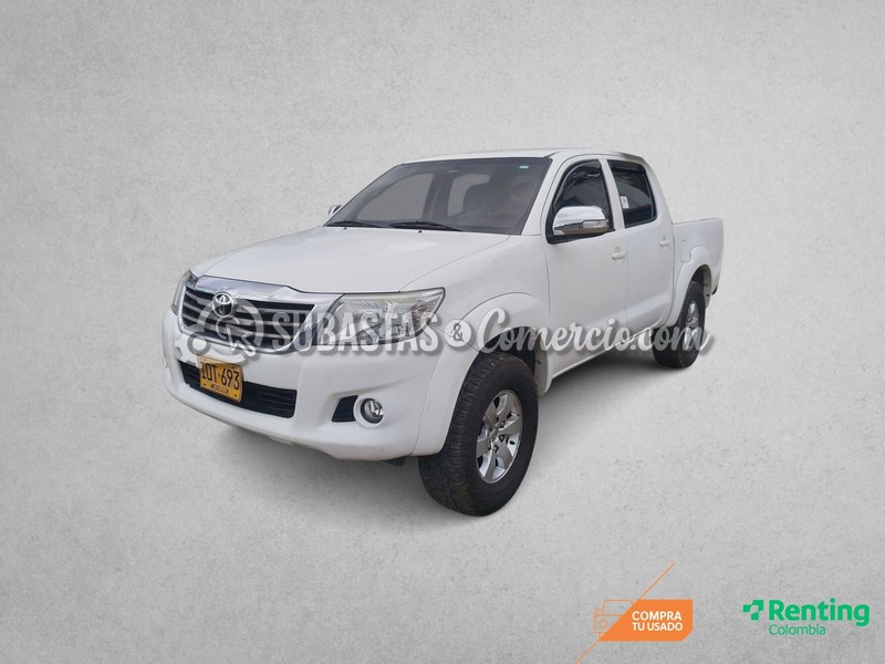 8-R-114 Toyota Hilux nueva 2.7 gasolina dc 4x4 sr5 MOD.2016 IOT693
