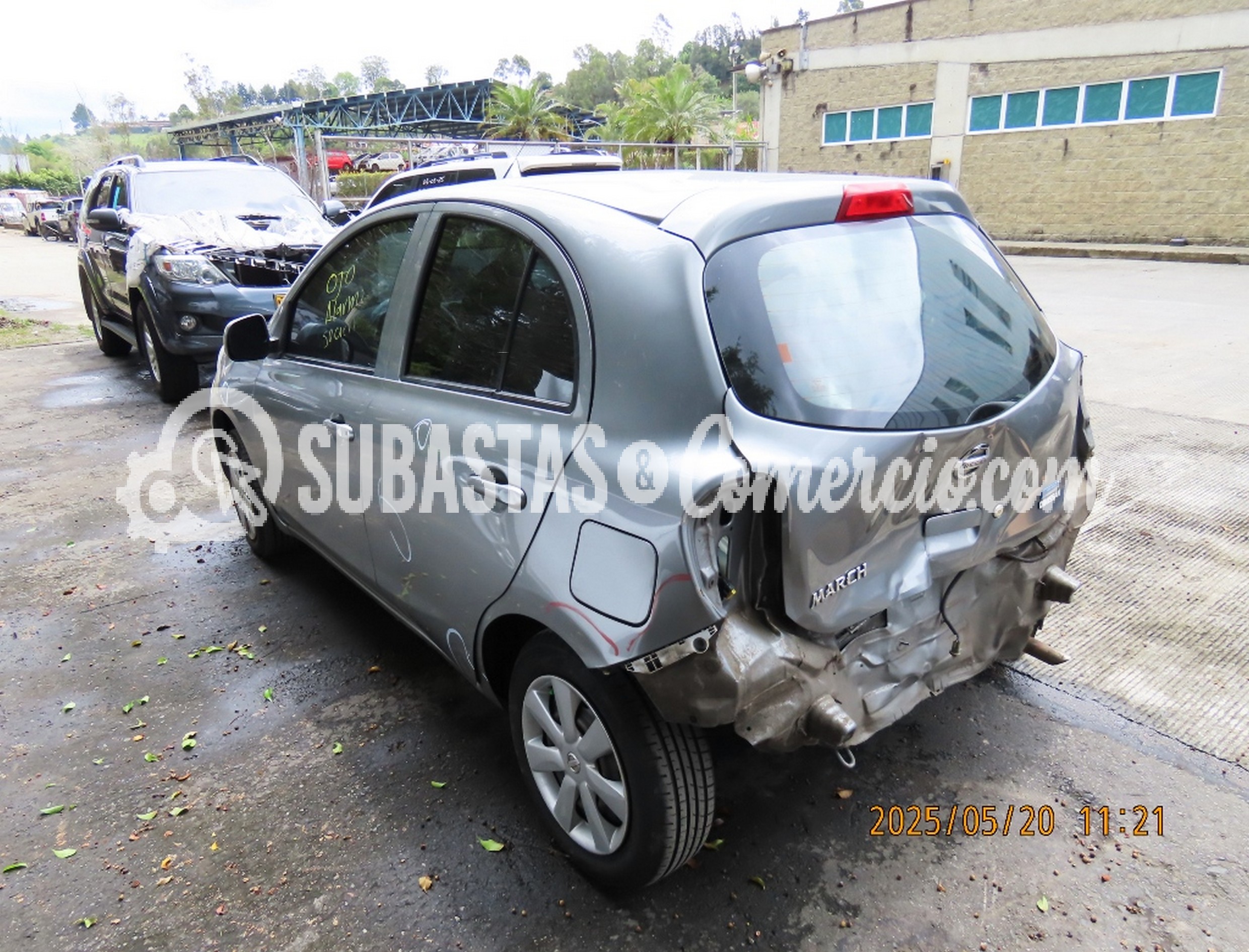 Automovil Nissan March 