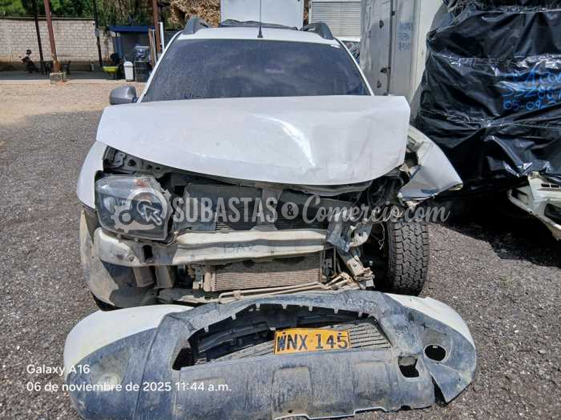 Campero Renault Duster dynamique 4x4 Mod.2016 - Daños Placa -WNX145