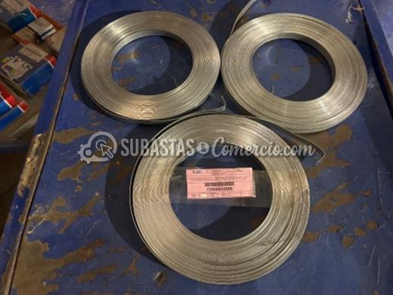 Lote 1. Fuente de alimentación por batería, accesorios electrónicos