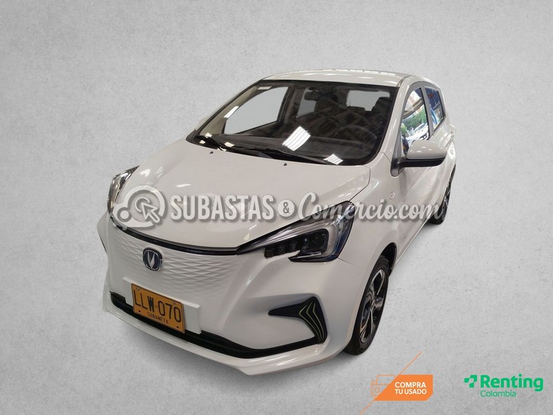 Automovil Changan E-star eléctrico
