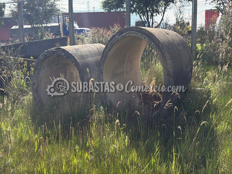 Tubería de concreto en mal estado Aprox: 53.000Kg