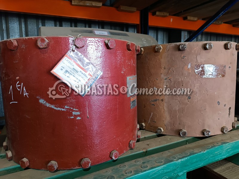 Accesorios de tubería y repuestos en condición de chatarra