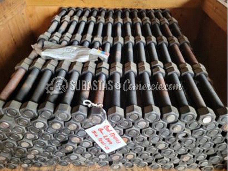 Repuestos y elementos de sujeción Aprox.: 21.420 Und - 827 Lb