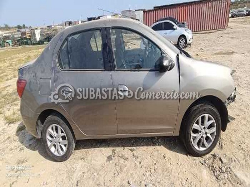 Salvamento Renault Logan privilege - 2017 - 342 - Barranquilla
