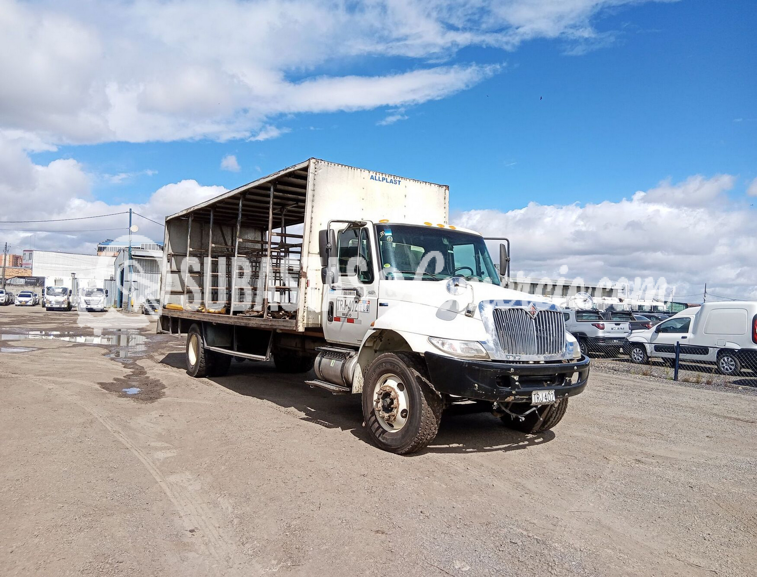 TRJ402_8.jpg