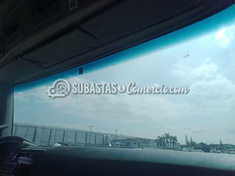 vcn585_10.jpg