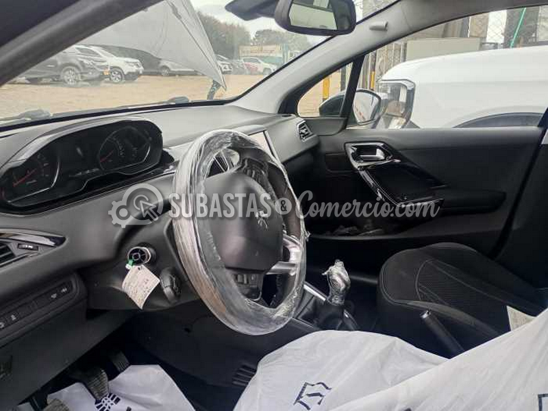 salvamento_peugeot_208_5p_act_pk_1.6_e_-_2013_-_496_-_mosquera__14_.png