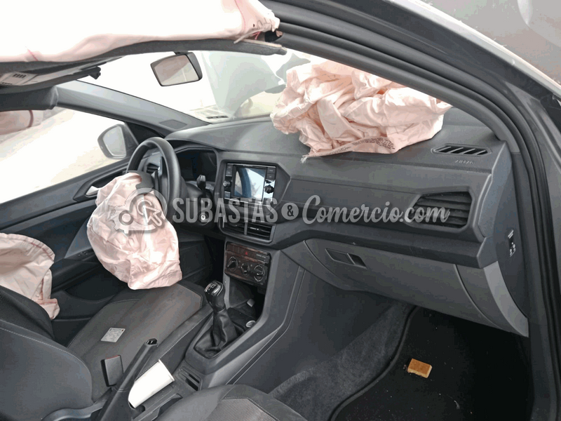 salvamento_volkswagen_t-cross_trendline_sense_170_tsi_mt__84_.png