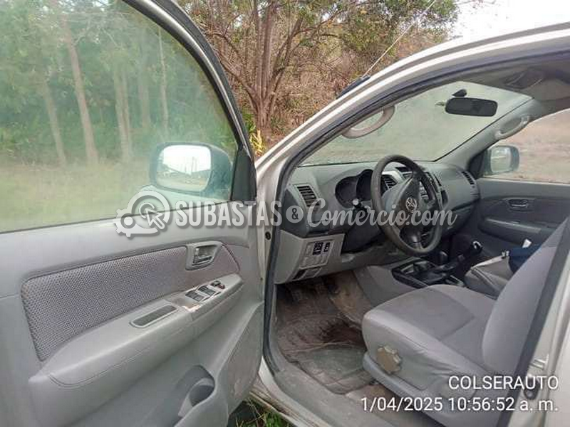 toyota_hilux_doble_cabina_para_reparaci__n_y_regrabaci__n_de_chasis__10_.png