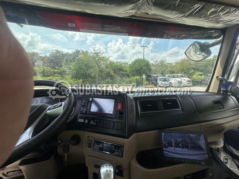 interior_cabina_central_2.png