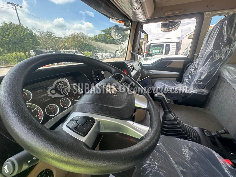 interior_cabina_izquierda.png