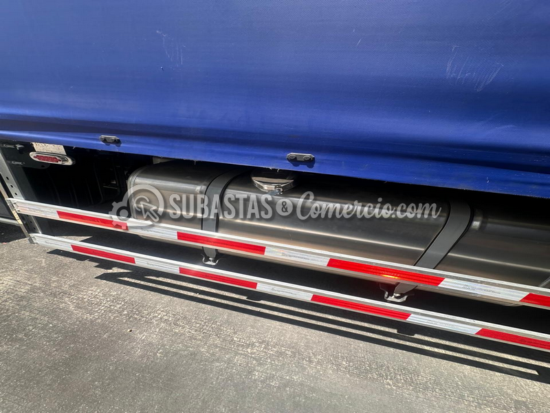 tanque_de_combustible_con_barra_lateral_de_protecci__n.png