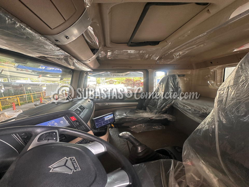 interior_cabina_derecho.png